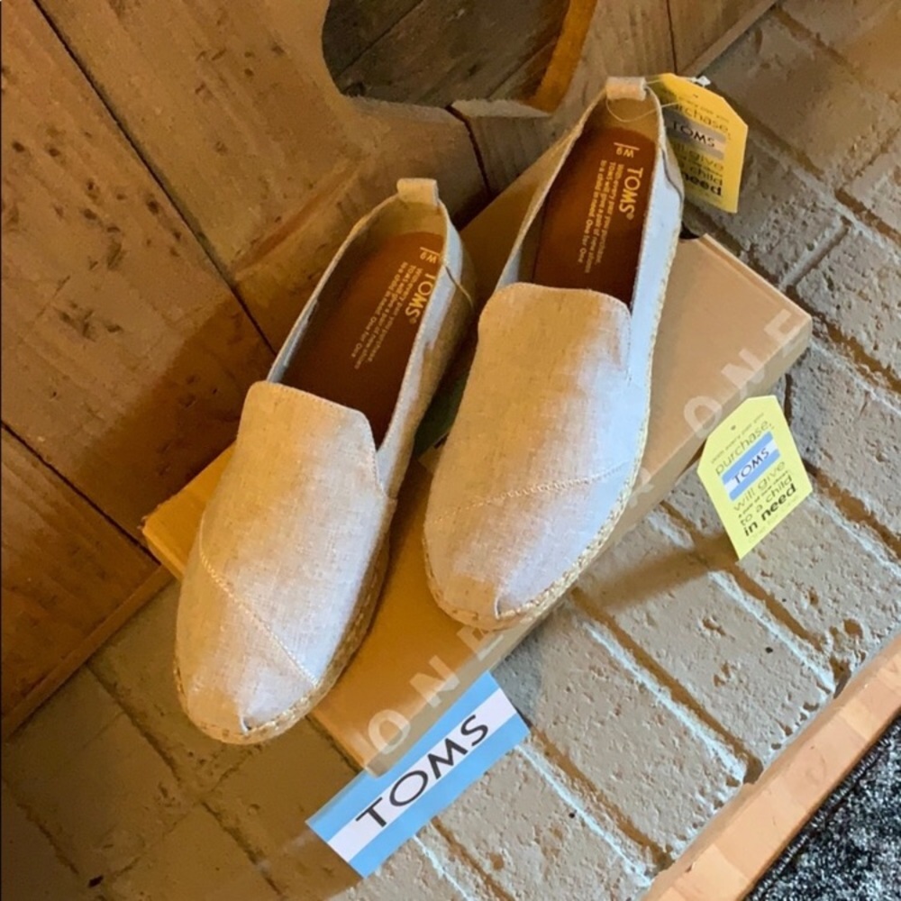 Tom's shoes EUC